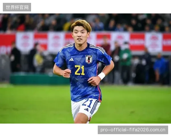 堂安律是日本队边路重要棋子,他的远射能力或成打破僵局的关键。 堂安律是日本队边路重要棋子,他的远射能力或成打破僵局的关键。